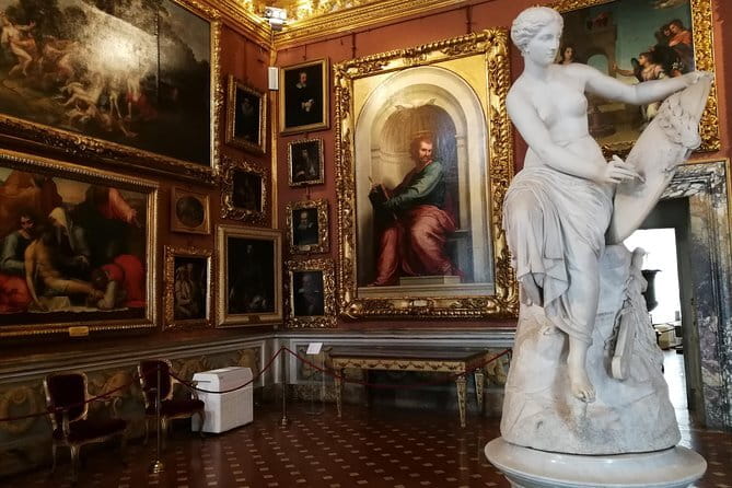 Pitti Palace, Palatina Gallery and the Medici: Arts and Power in Florence. - Entering the palace with timed admission