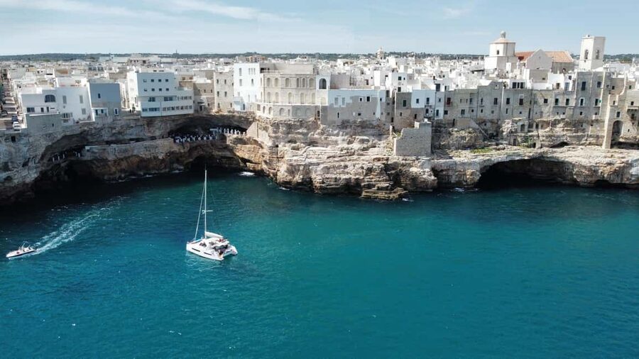 Polignano a Mare: Catamaran Tour with Aperitif & Local Food - Why the boat and crew affect the experience