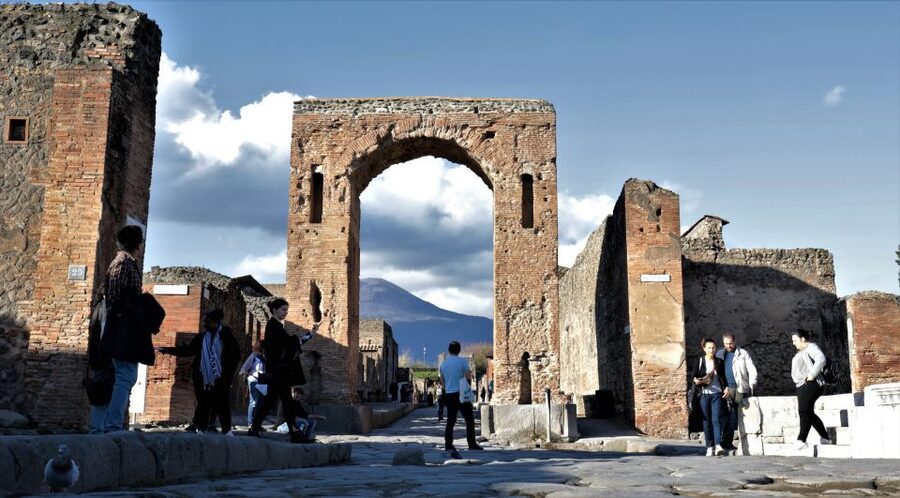 Pompeii: Day Tour of Pompeii and Vesuvius with Bus Transfer - The break between the ruins and the volcano