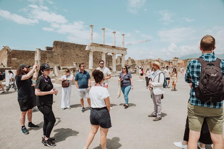Pompeii: Entry Ticket and Guided Tour with an Archaeologist - Why a guide helps at Pompeii