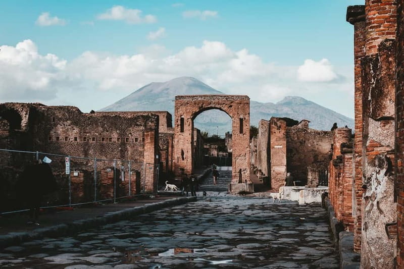 Pompeii: Group Tour with an Archeologist Guide - Key points at a glance