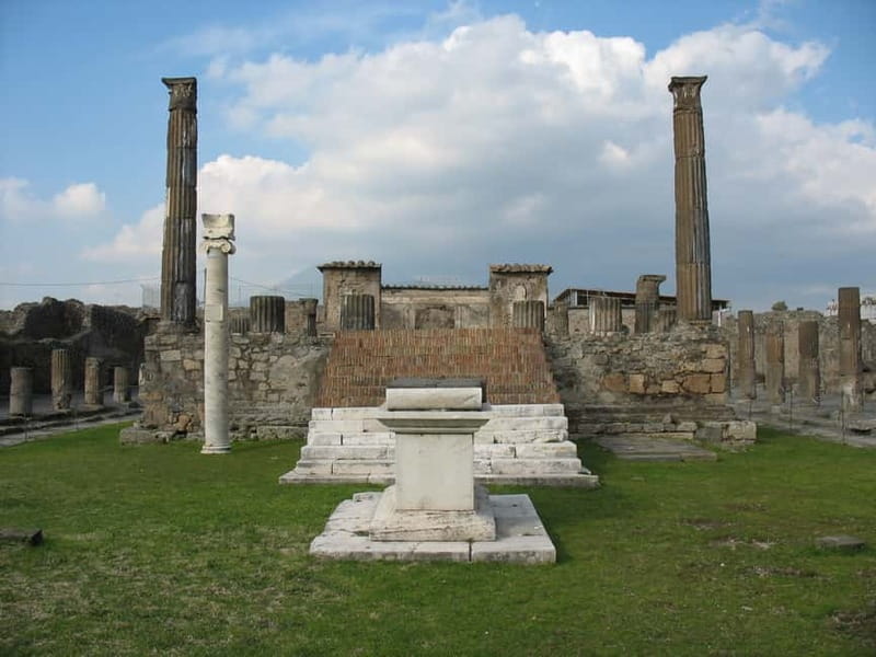 Pompeii: Group Tour with an Archeologist Guide - The Forum, Basilica, and public heart of Pompeii
