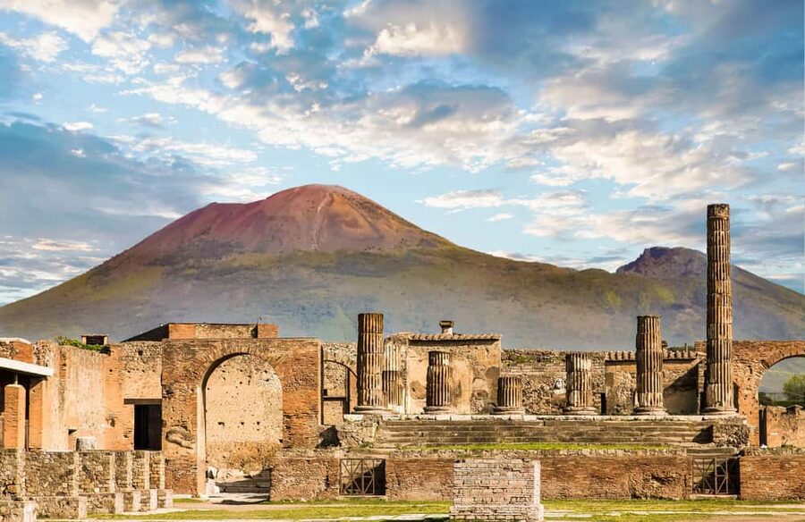 Pompeii: Group Tour with an Archeologist Guide - Baths, streets, and the Lupanar
