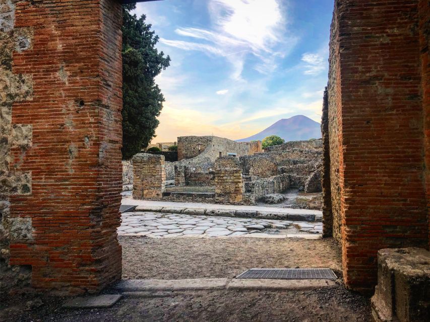Pompeii: Guided Tour with Skip-the-Line Entry - Why a guide matters at Pompeii