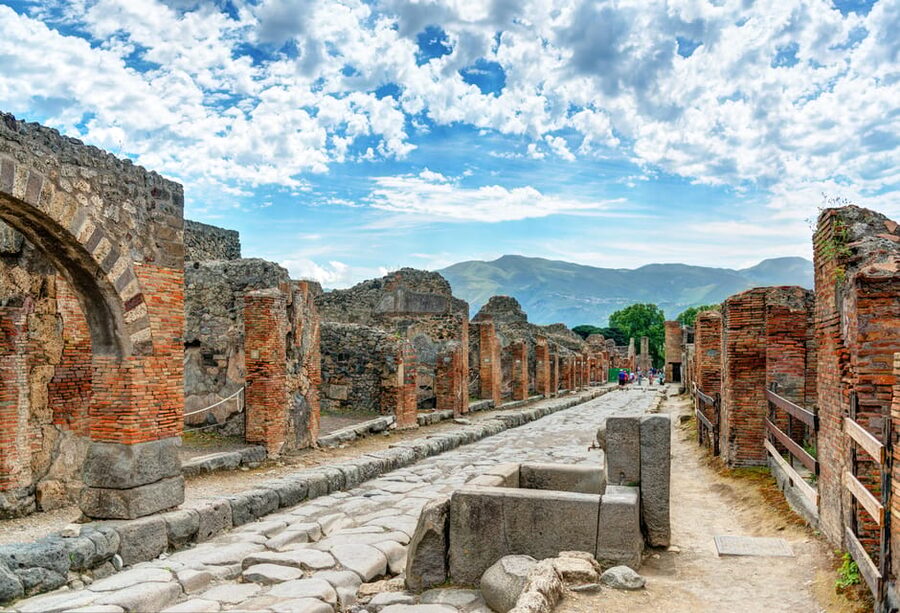 Pompeii: Skip-the-Line Entry & Audioguide - Pompeii is best understood on foot