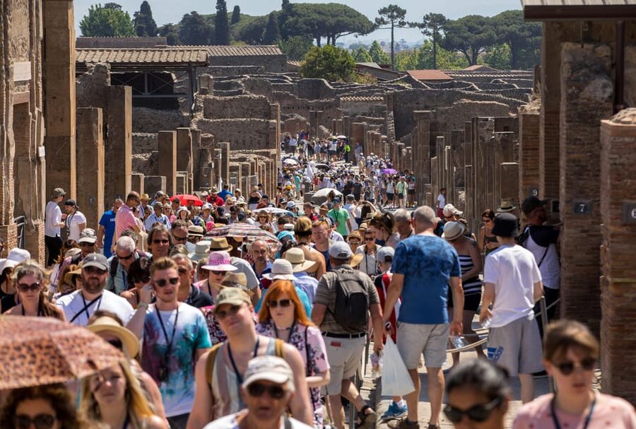 Pompeii: Skip-the-Line Entry & Audioguide - Baths, statues, and what daily life looked like