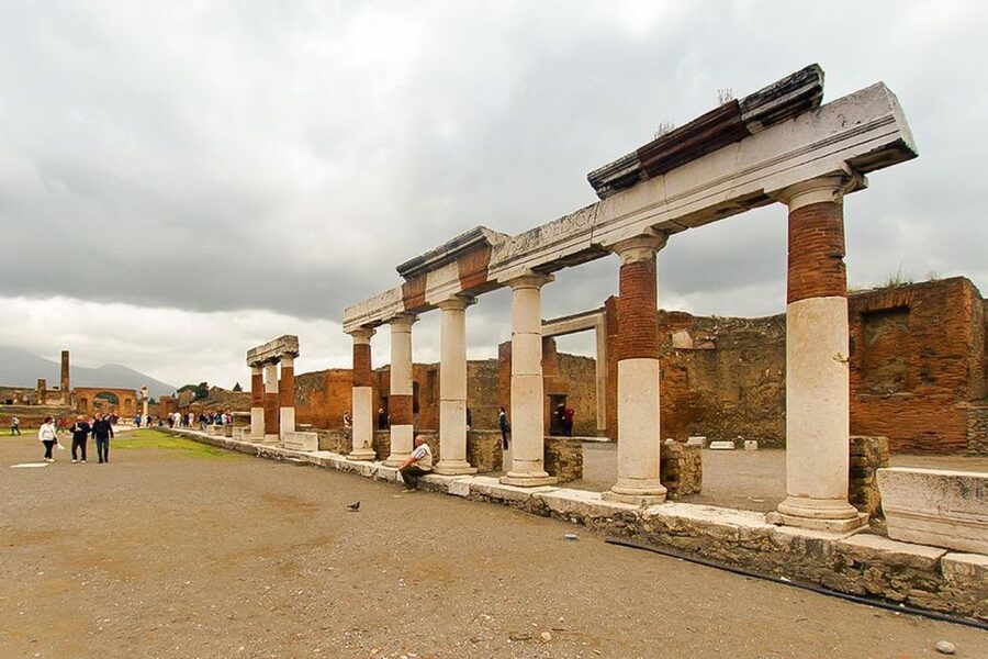Pompeii: Skip-the-Line Guided Tour with Expert Archaeologist - Baths, villas, bakeries, and the city’s shopping streets