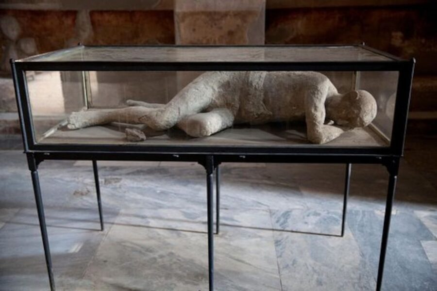 Pompeii: Skip-the-Line Guided Tour with Expert Archaeologist - Plaster casts and the human cost of the eruption