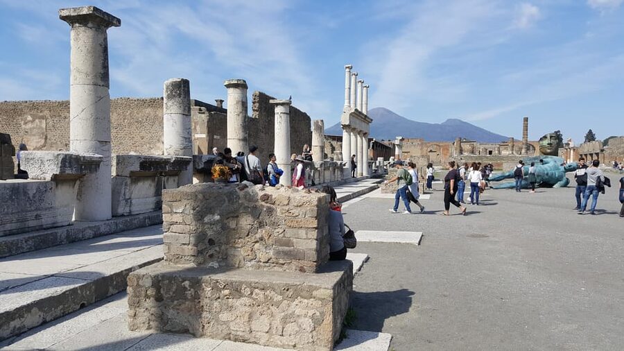 Pompeii: Skip-the-Line Tickets and Tour with Archaeologist - Villas, bakeries, baths, and daily routines