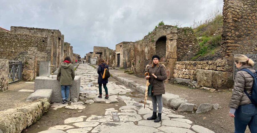 Pompeii: Small-Group Guided Tour with Skip-the-Line Ticket - The amphitheater and the first look at Pompeii