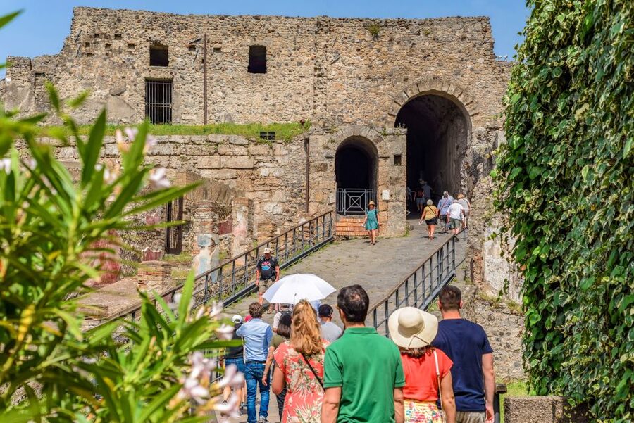 Pompeii: Small Group Tour with an Archaeologist - Practical comfort and mobility advice