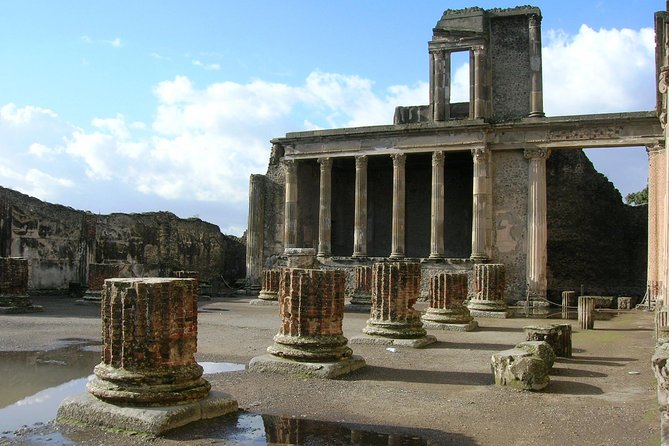 Pompeii: Small Group Tour with an Archaeologist - Houses, baths, and the details of Roman life