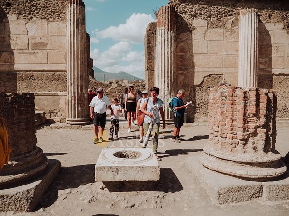 Pompeii: Small Group Tour with an Archaeologist - The Villa of the Mysteries adds a remarkable third hour