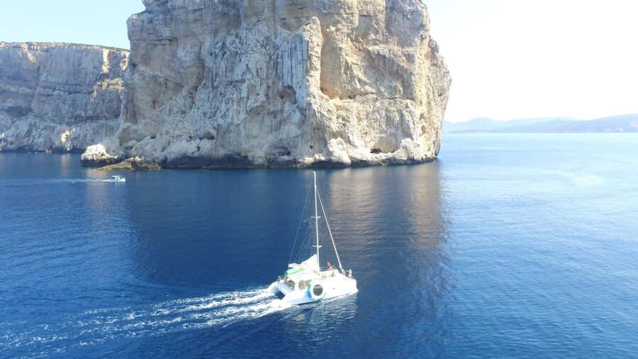 Porto Conte: Half-day catamaran tour with aperitif - Cala Dragunara and the swim stop