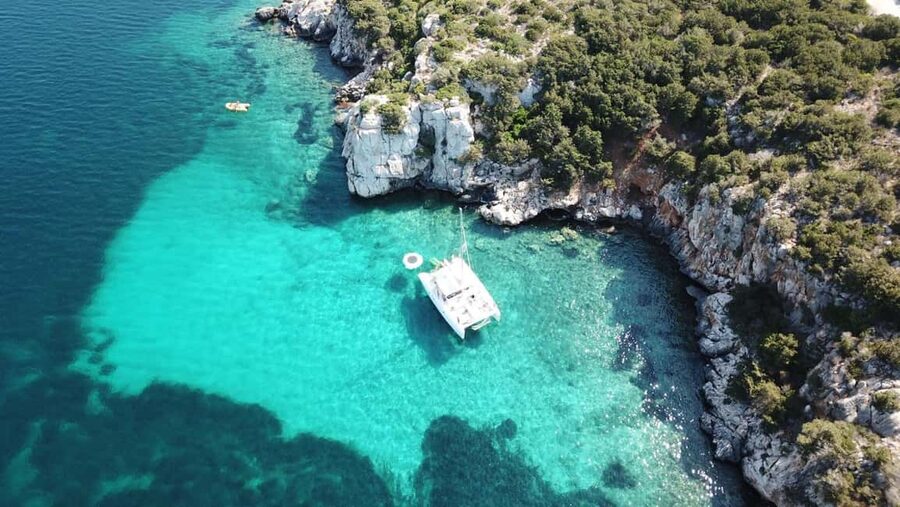 Porto Conte: Half-day catamaran tour with aperitif - Capo Caccia from the water