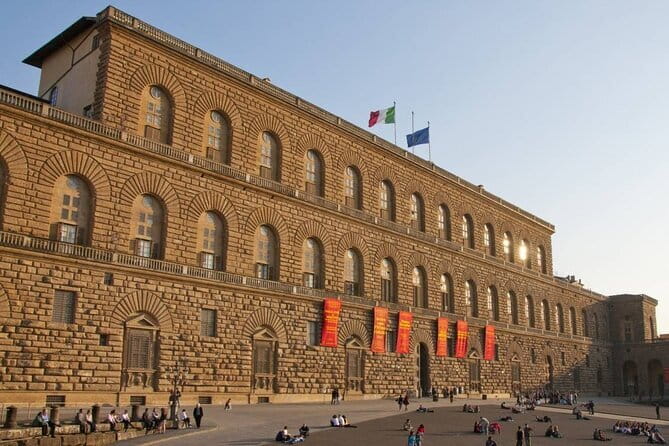 Premium Small-Group Uffizi Tour - Headsets, crowds, and hearing the guide