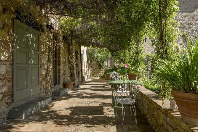PRIVATE Full-Day Siena, San Gimignano and Chianti from Florence - Monteriggioni, a small fortress with a big setting