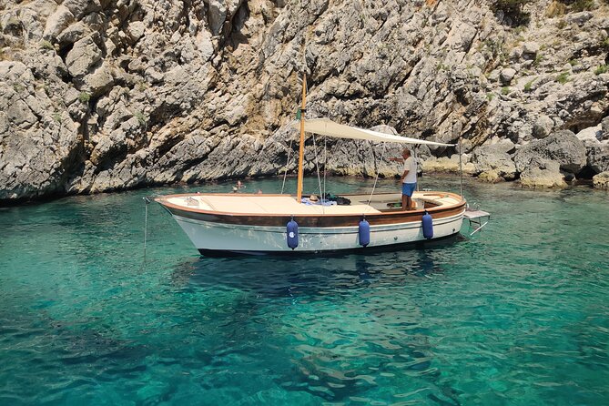 Private tour in a typical Capri boat - Returning through Marina Grande