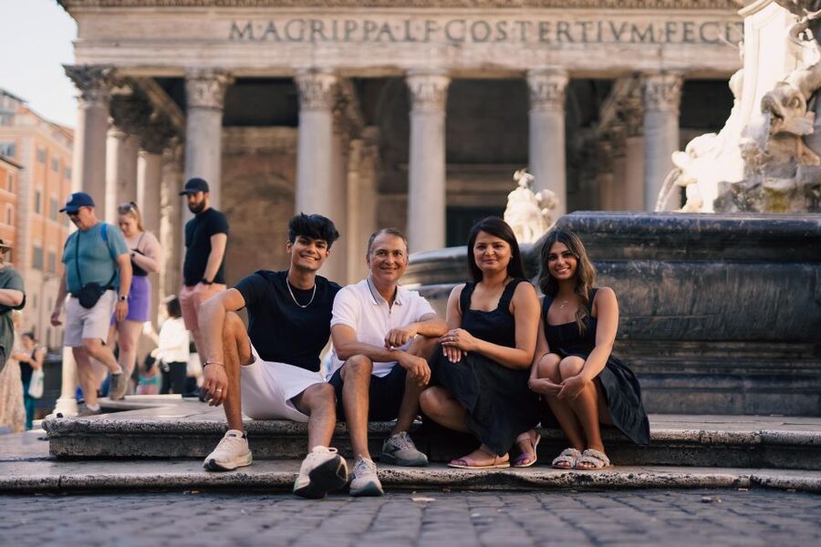 Professional Photoshoot in Rome - Languages, group size, and booking flexibility