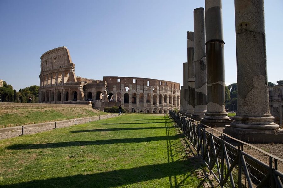 Rome: 1-Hour Fast Colosseum Tour - What the guide explains inside