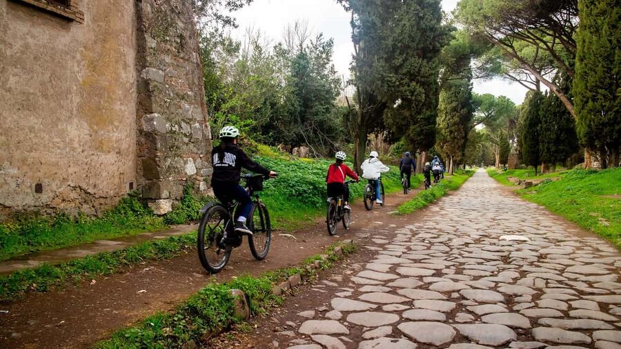 Rome: Appian Way Aqueducts Bike Tour (UPG Catacombs & Lunch) - Aqueduct Park delivers the big view
