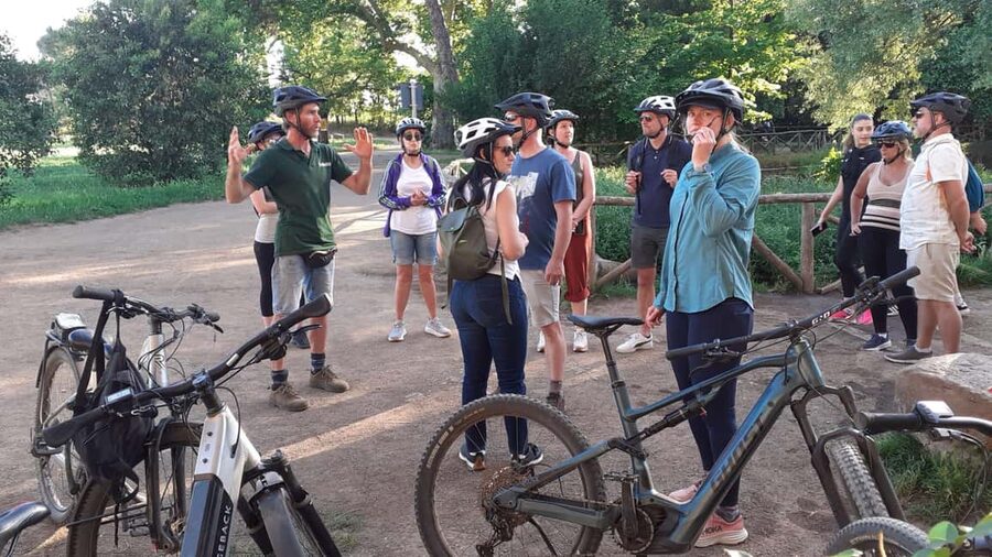 Rome: Appian Way E-Bike Tour Catacombs, Aqueducts & Picnic - Aqueducts Park and the Claudio Arches