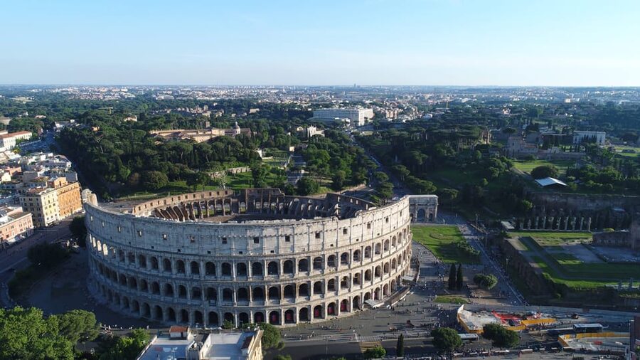 Rome: Arena Colosseum Tour with Arena Access - The guide makes or breaks the visit