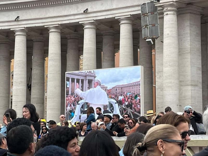 Rome: Audience Pope Leo XIV with guided tour - Security, Crowds, and Finding a Good Position