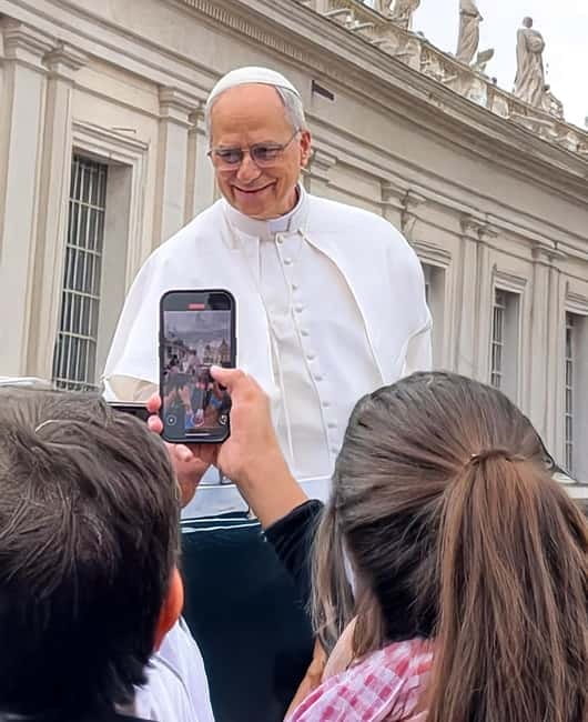 Rome: Audience Pope Leo XIV with guided tour - Walking Into St. Peter’s Square