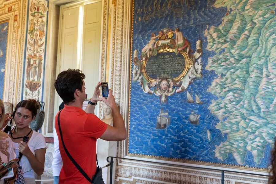 Rome: Breakfast & Tour of Vatican Museums & Sistine Chapel - Reaching St. Peter’s Basilica