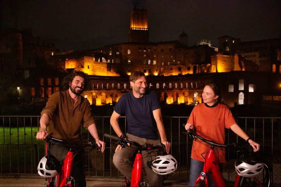 Rome: Cannondale E-Bike Evening Tour with Optional Dinner - Colosseum and Roman Forum at sunset
