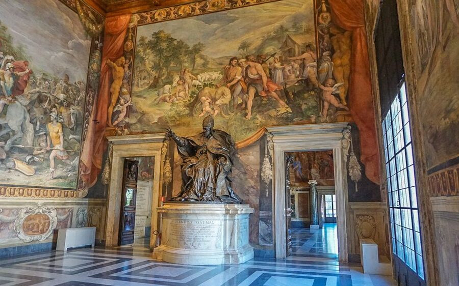 Rome: Capitoline Museums Experience with Multimedia Video - Starting at Piazza Ara Coeli with Rome rebuilt on screen