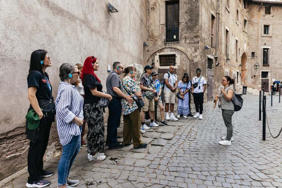 Rome: Castel Sant'Angelo Skip-the-Line Guided Tour - The Olearie and the fortress story