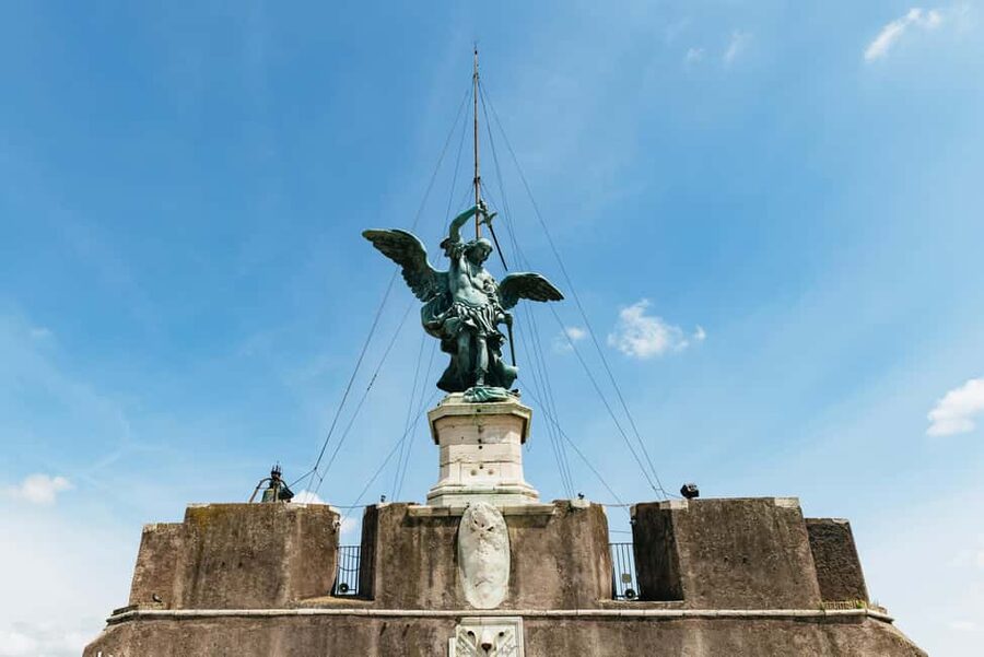 Rome: Castel Sant'Angelo Skip-the-Line Guided Tour - Historic prisons and the darker side of the castle