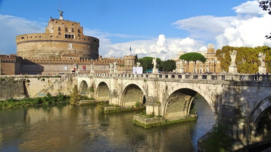 Rome: Castel Sant’Angelo Skip-the-Line Ticket & Audio Guide - Using the smartphone audio guide
