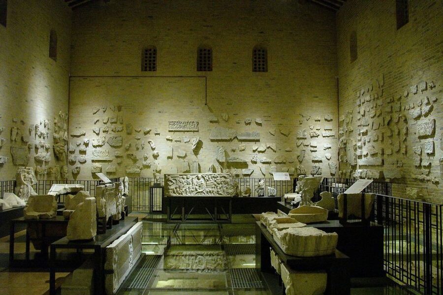 Rome: Catacombs of Priscilla Entry Ticket & Guided Tour - Martyrs, popes, and the people buried here