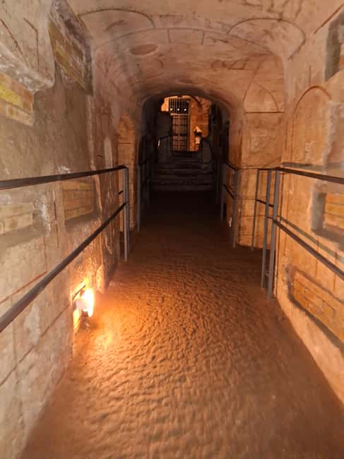 Rome: Catacombs Skip-the-Line Tour with Tickets - What the two-hour underground visit covers