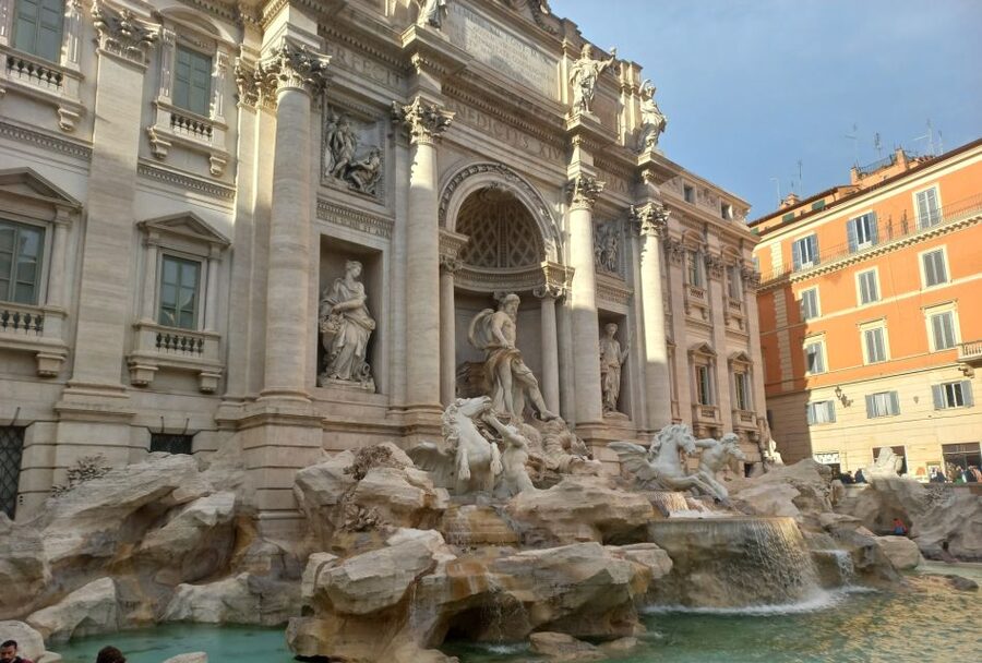 Rome: City Highlights Golf Cart Tour with Local Guide - Piazza Colonna and the route through central Rome
