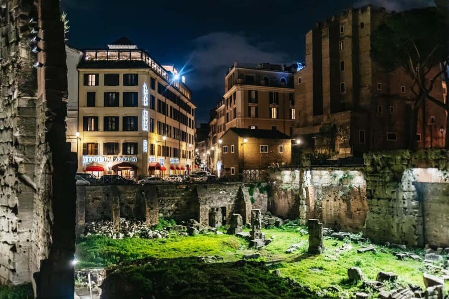 Rome: City Highlights Moonlight Walking Tour - Piazza Venezia and the Altar of the Fatherland