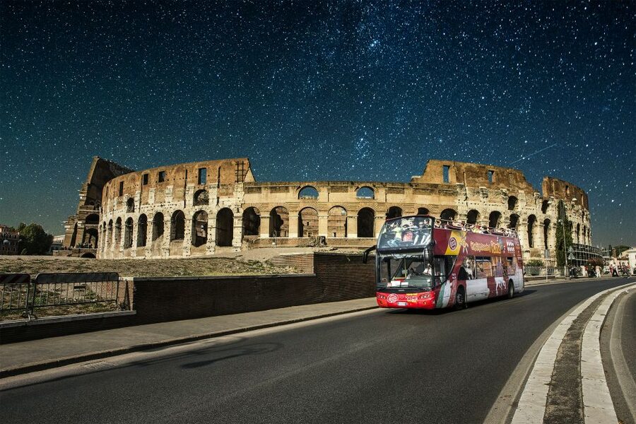 Rome: City Highlights Open-Top Bus Night Tour - Choosing your seat and dressing for the open top