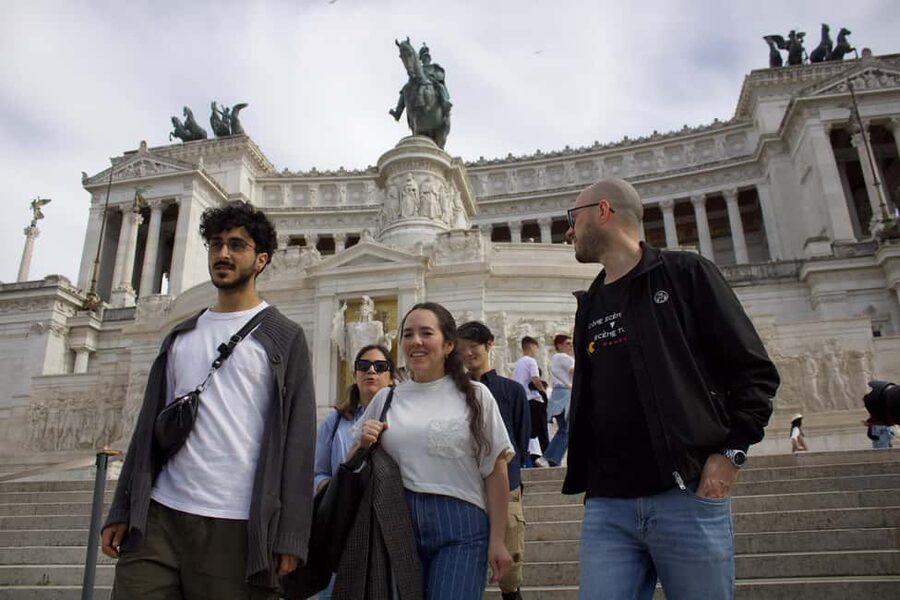 Rome: City Walking Tour in English or Spanish - Trevi Fountain: the busiest stop on the route