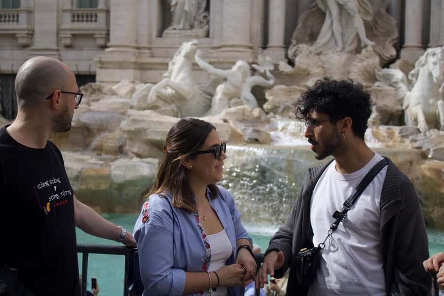 Rome: City Walking Tour in English or Spanish - Galleria Sciarra: a rewarding change of pace