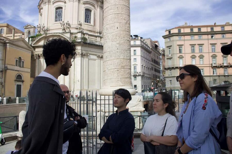 Rome: City Walking Tour in English or Spanish - What the guides add to the experience