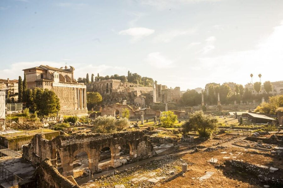 Rome: Colosseum, Forum, Palatine Hill Entry & Audioguide App - Walking through the Roman Forum