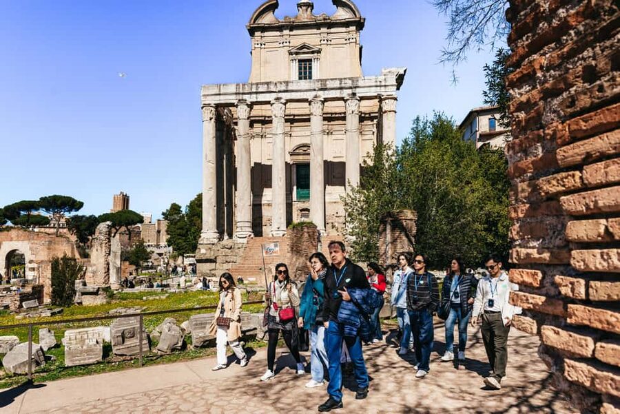 Rome: Colosseum, Forum & Palatine Hill Tour & Optional Arena - The Colosseum visit, about one hour