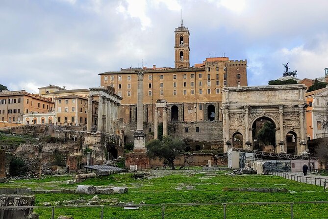 Rome: Colosseum Guided Tour with Roman Forum and Palatine hill - Climbing Palatine Hill for the best view