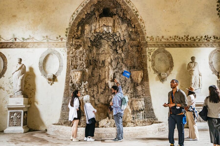 Rome: Colosseum, Palatine Hill & Roman Forum Guided Tour - Entering the Colosseum and its first two levels