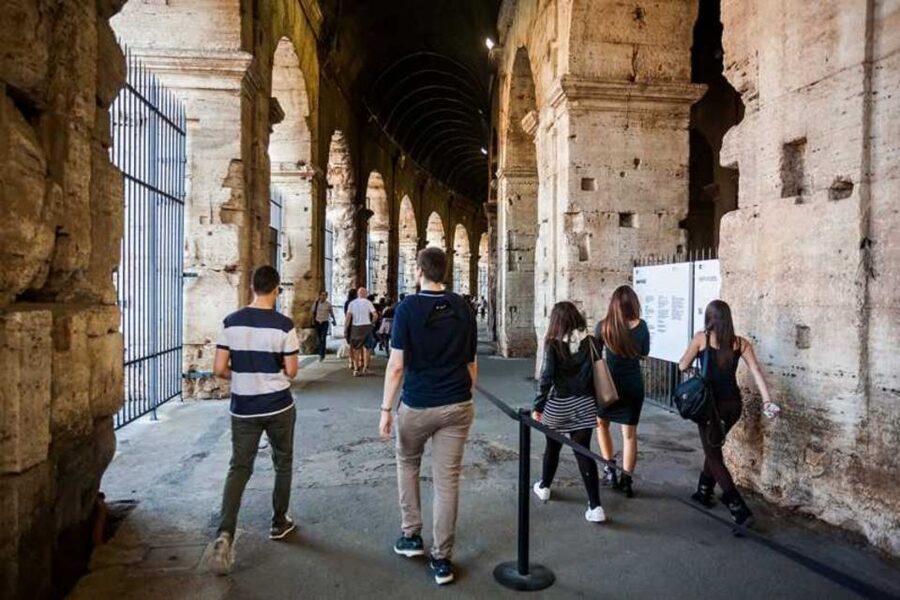 Rome: Colosseum, Palatine & Roman Forum Tour w/Entry Ticket - The first level: gladiators, structure, and social order