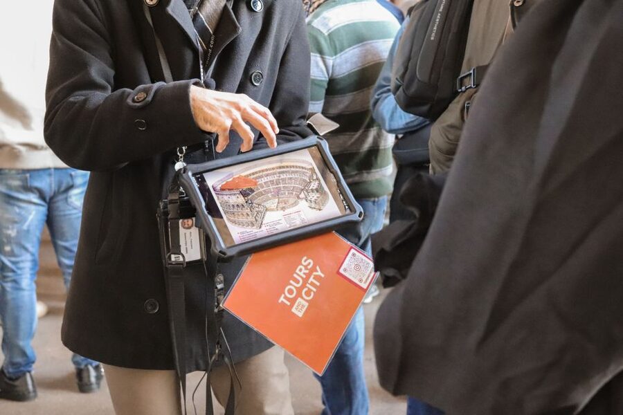 Rome: Colosseum, Roman Forum and Palatine Hill Guided Tour - Who should book this Ancient Rome tour?