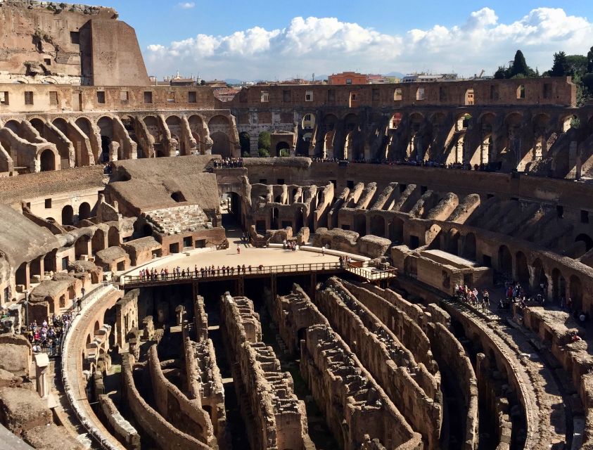 Rome: Colosseum, Roman Forum, and Palatine Hill Tour - Group size, languages, and guide style